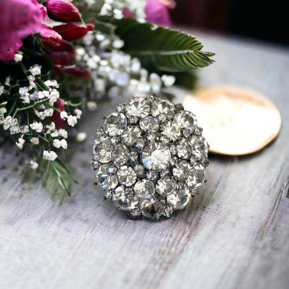 Vintage Jewelry - Round Clear Rhinestone Costume Brooch Pin Silver Tone Set Vintage